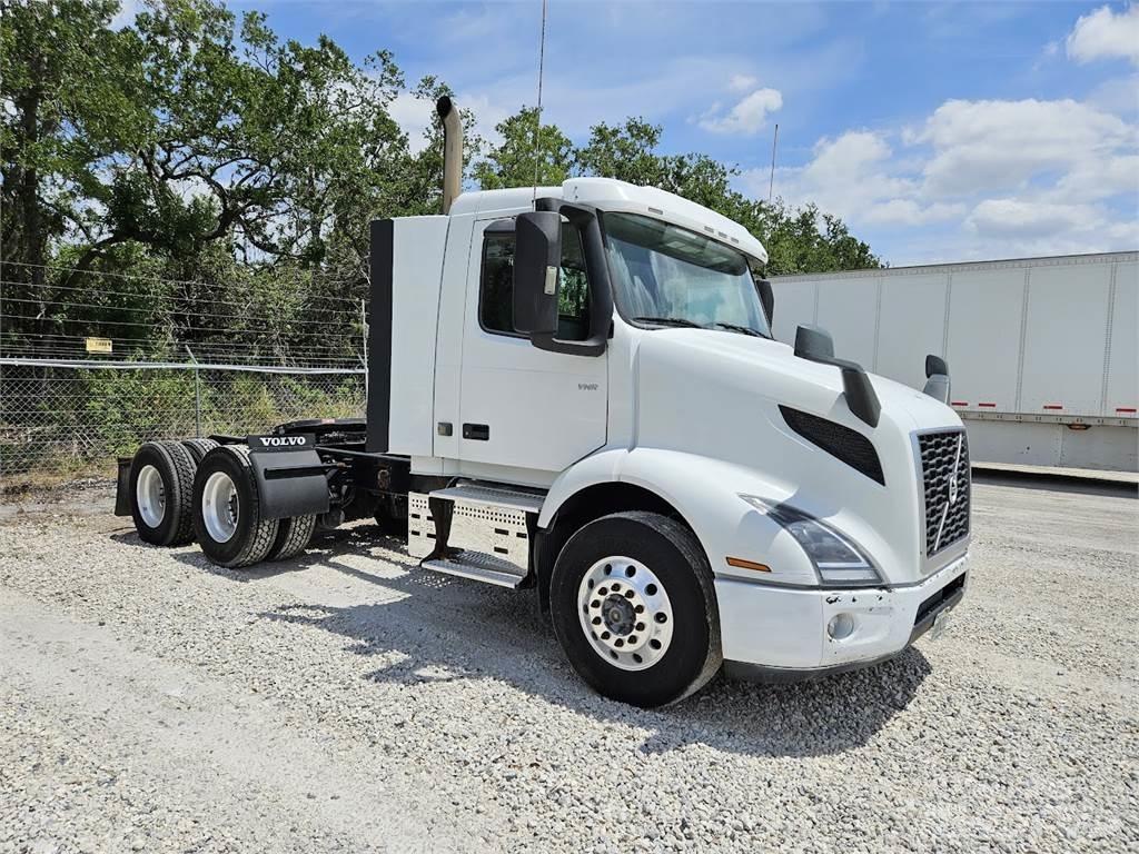 Volvo VNR64T300 Autotractoare