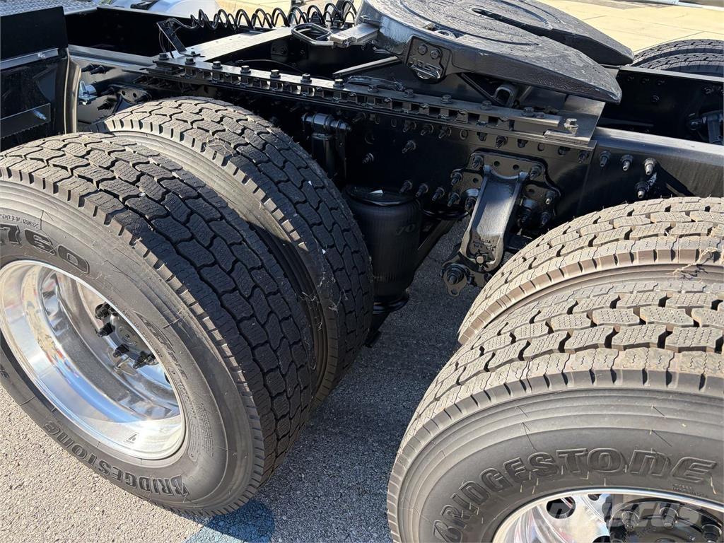 Volvo VNR64T300 Autotractoare