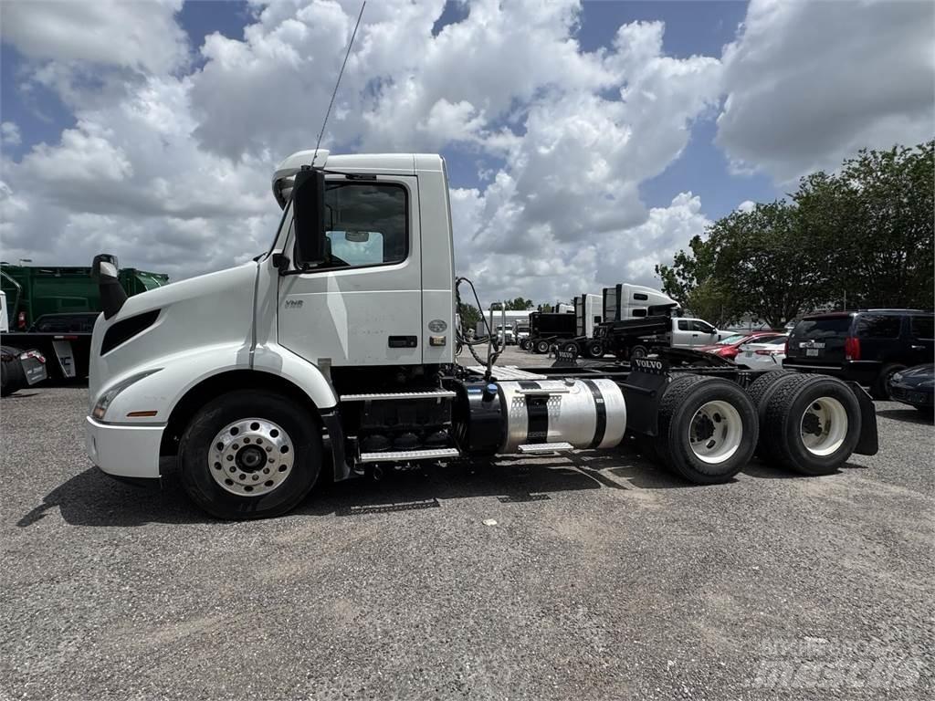 Volvo VNR64T300 Autotractoare