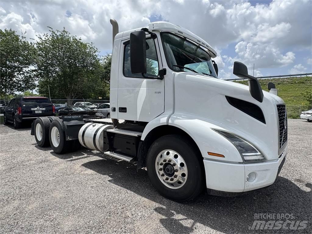 Volvo VNR64T300 Autotractoare