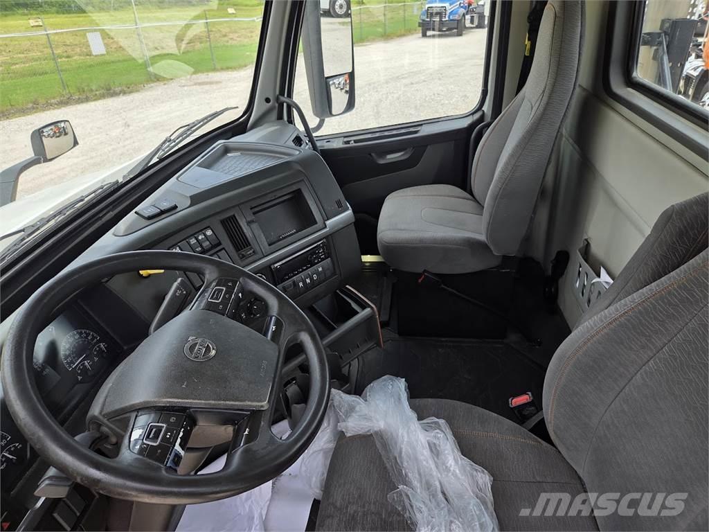 Volvo VNR64T300 Autotractoare