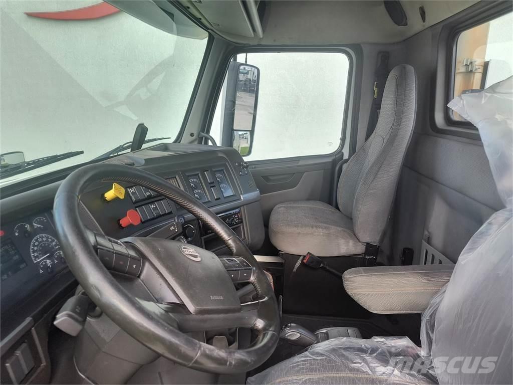 Volvo VNR64T300 Autotractoare
