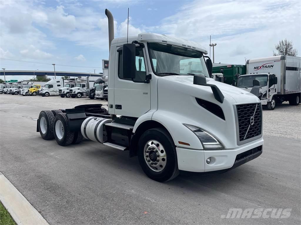 Volvo VNR64T300 Autotractoare