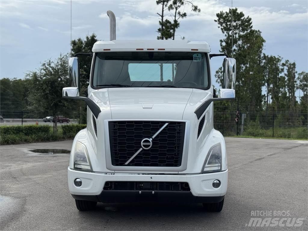 Volvo VNR64T300 Autotractoare