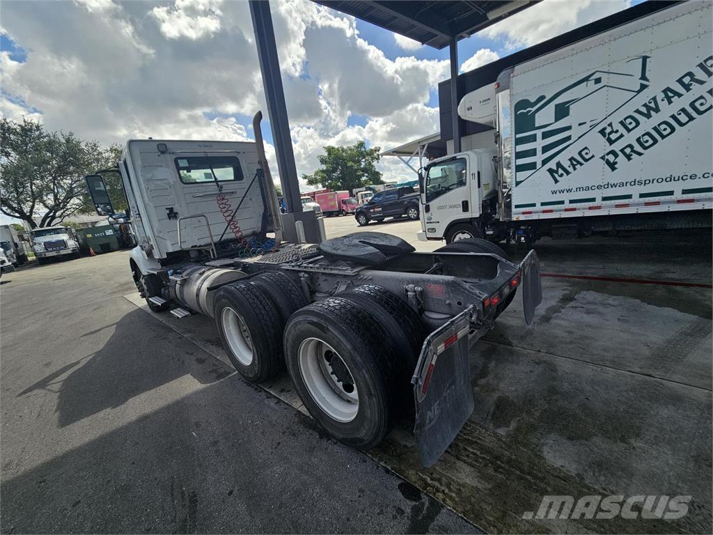 Volvo VNR64T300 Autotractoare