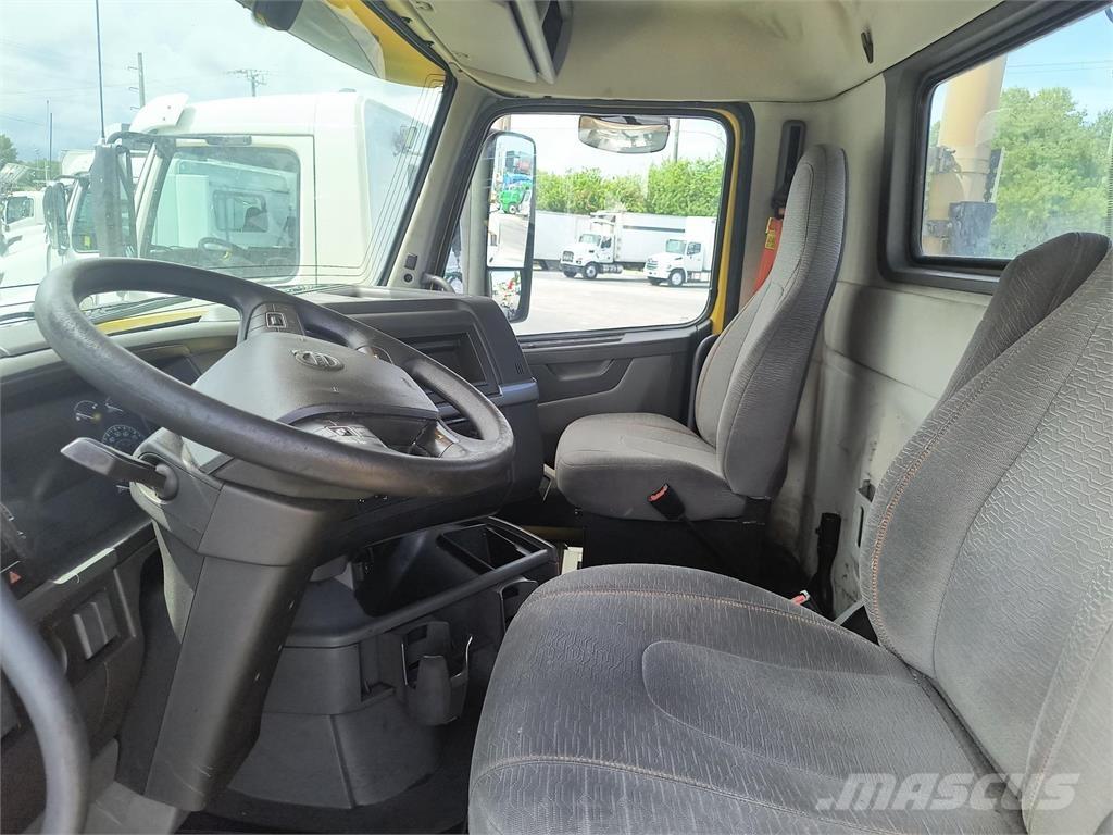 Volvo VNR64T300 Autotractoare