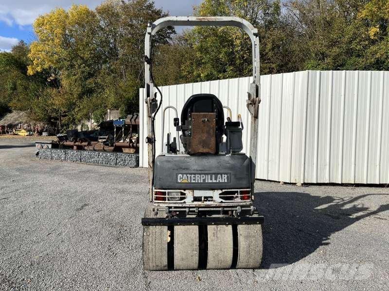 CAT CB225E Compactoare sol