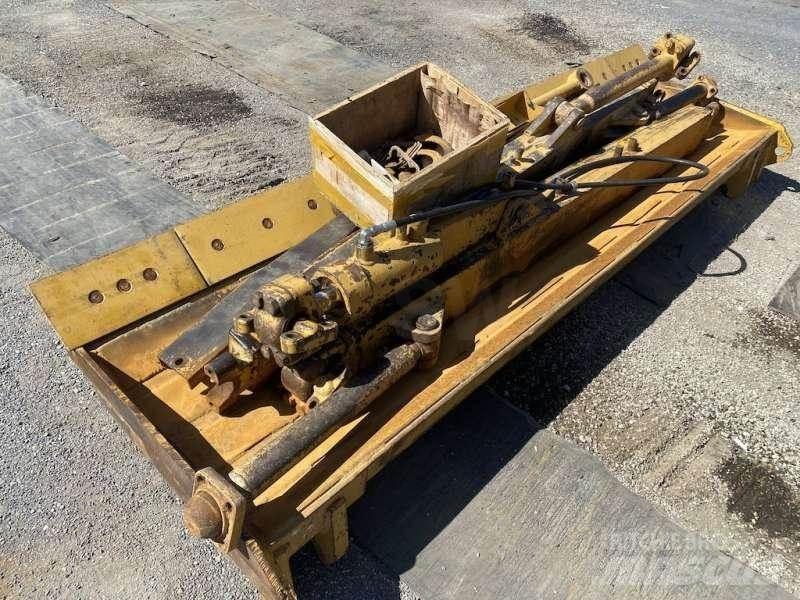 CAT D3B Buldozere pe senile