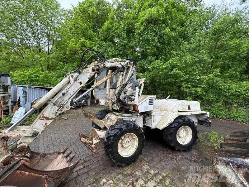 Mecalac 8CXI Excavatoare cu roti