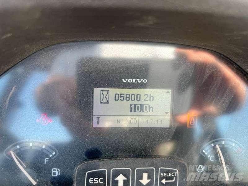 Volvo BL71B Buldoexcavatoare