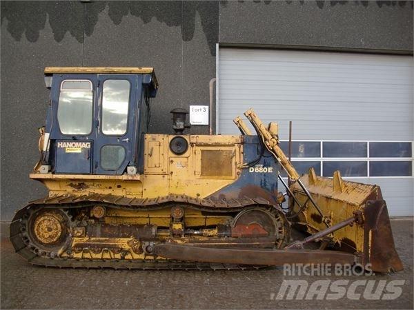Hanomag D680E Buldozere pe senile