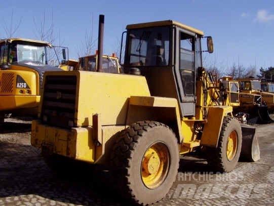 JCB 410 Incarcator pe pneuri