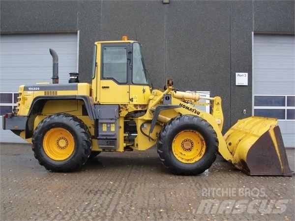 Komatsu WA320 Incarcator pe pneuri