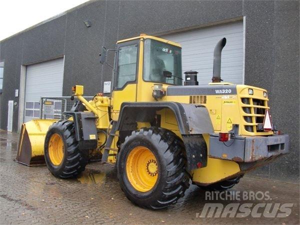 Komatsu WA320 Incarcator pe pneuri
