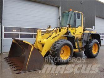 Komatsu WA320 Incarcator pe pneuri