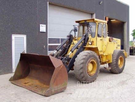 Volvo 4400 Incarcator pe pneuri