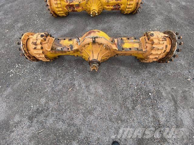 CASE 821 c axles Axe