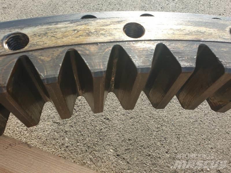 JCB JS 150 Sasiuri si suspensii