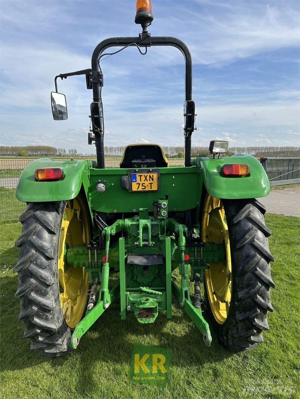 John Deere 5055E Tractoare