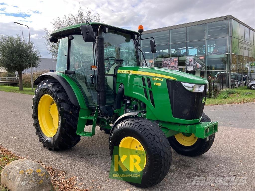 John Deere 5085M Tractoare