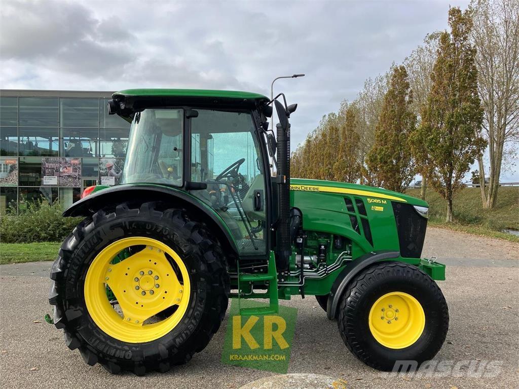 John Deere 5085M Tractoare