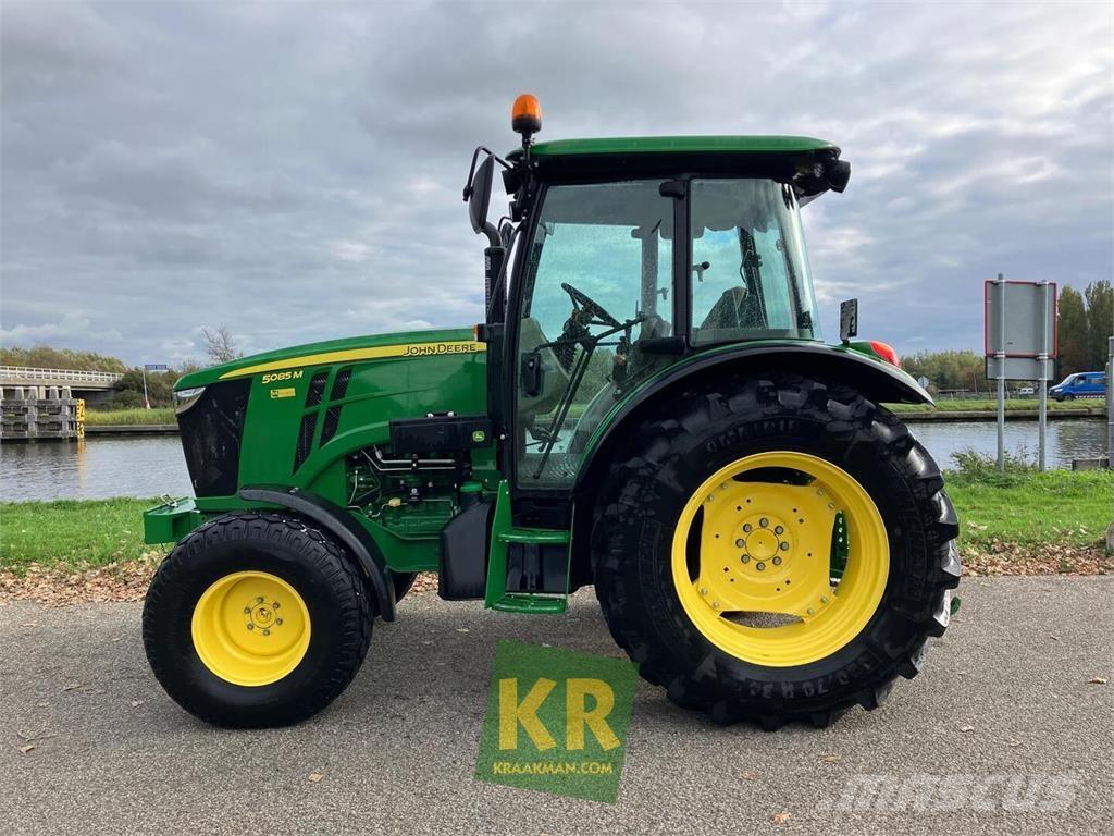 John Deere 5085M Tractoare