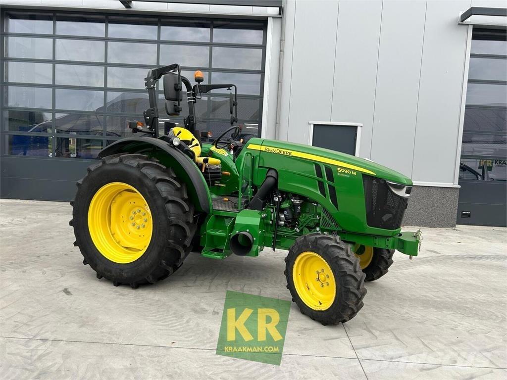 John Deere 5090M Tractoare