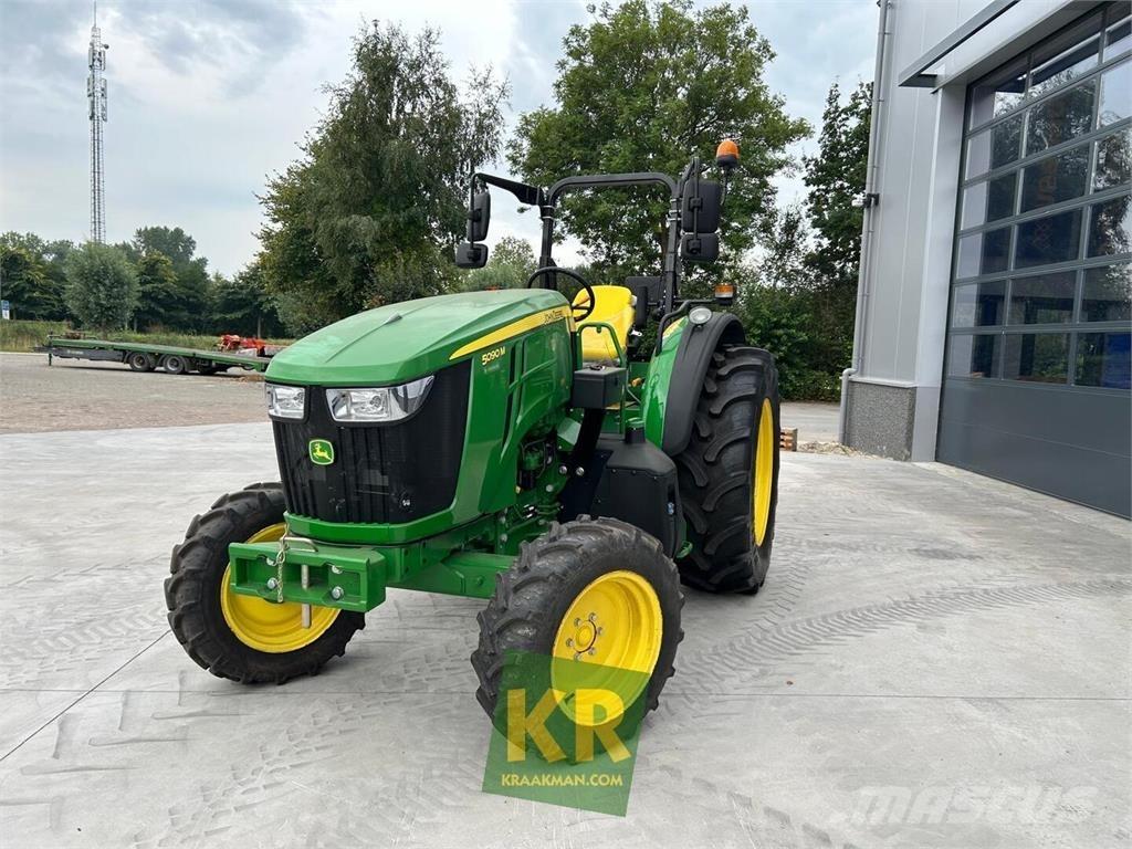 John Deere 5090M Tractoare