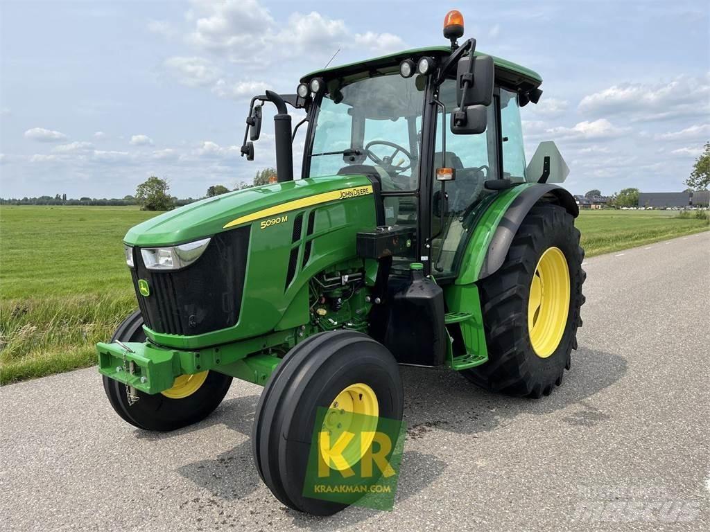 John Deere 5090M Tractoare