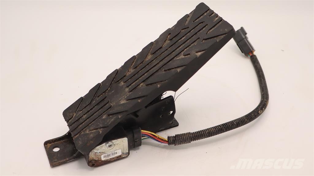 Volvo GASPEDAL Cabine si interior