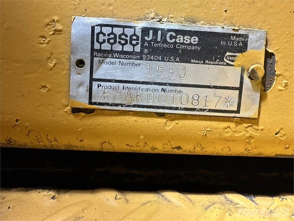 CASE 1550 Buldozere pe senile