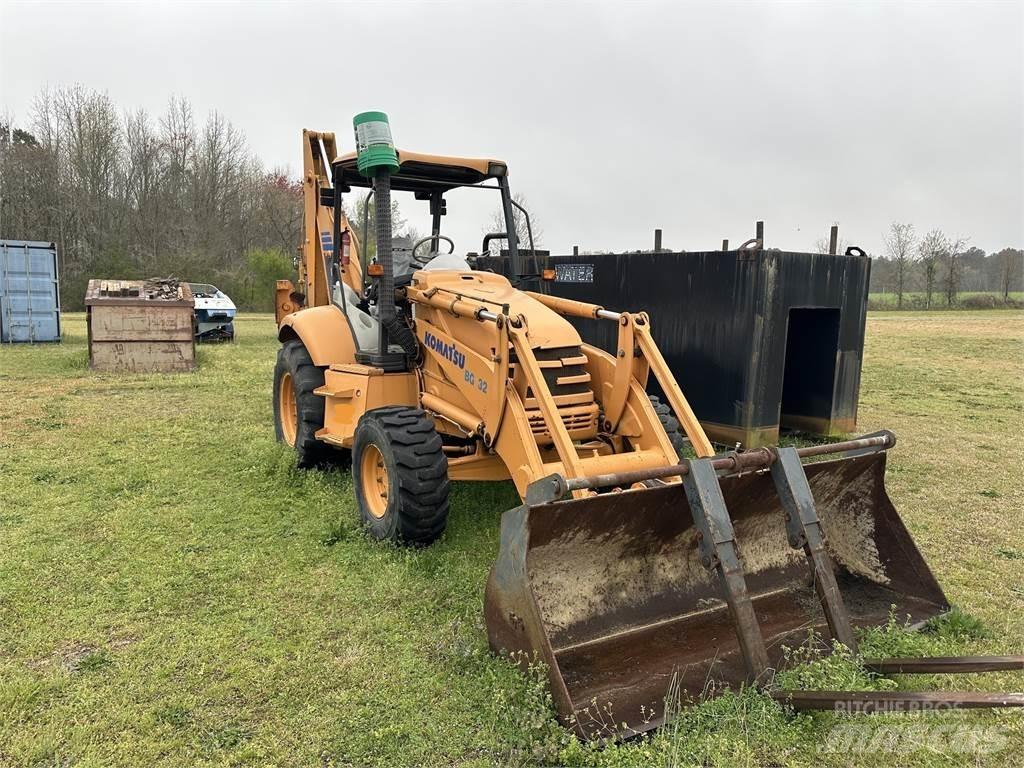 Komatsu WB140 Buldoexcavatoare