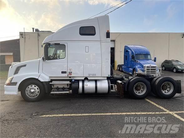 Volvo VNL64T670 Autotractoare