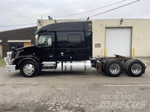 Volvo VNL64T730 Autotractoare