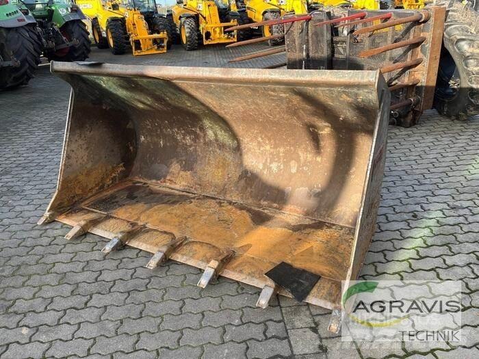 Case IH 721 Incarcator pe pneuri