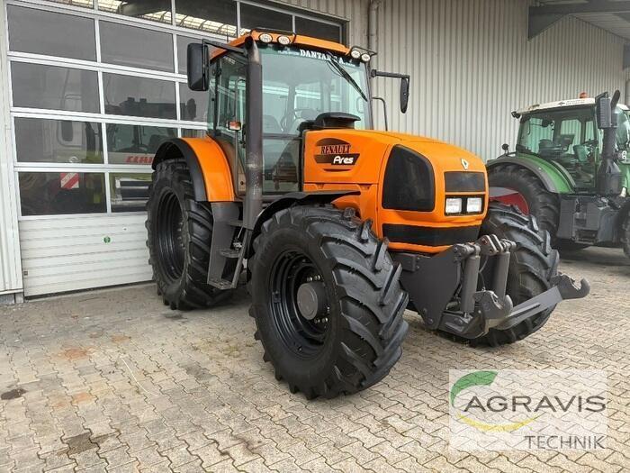 CLAAS ARES 735 Tractoare