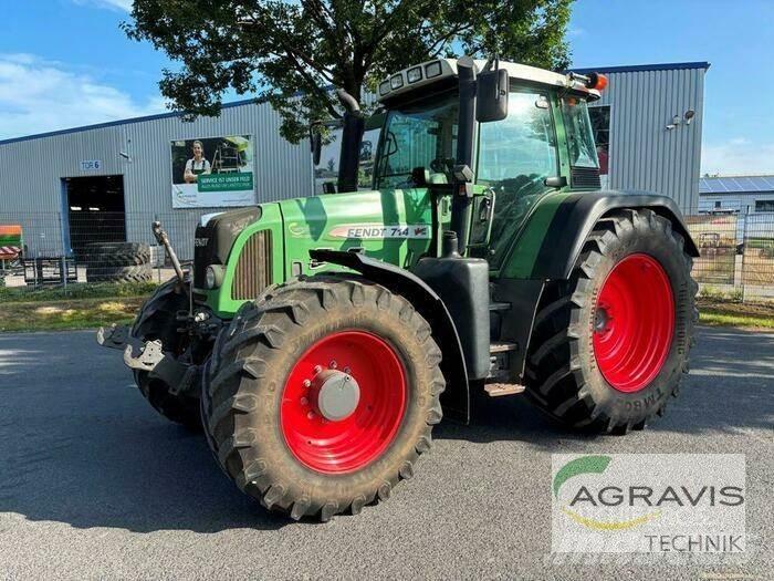 Fendt 714 VARIO Tractoare