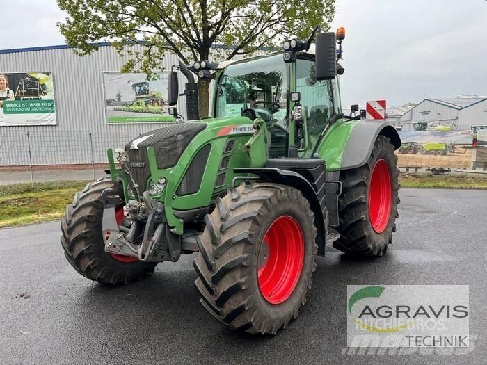 Fendt 714 VARIO S4 Tractoare