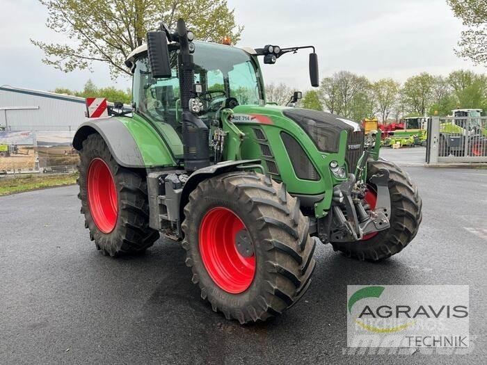 Fendt 714 VARIO S4 Tractoare