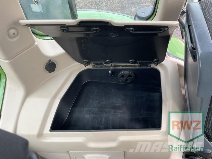 Fendt 718 Vario Tractoare