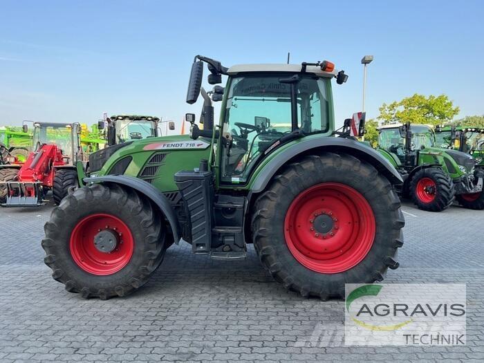 Fendt 718 VARIO S4 Tractoare