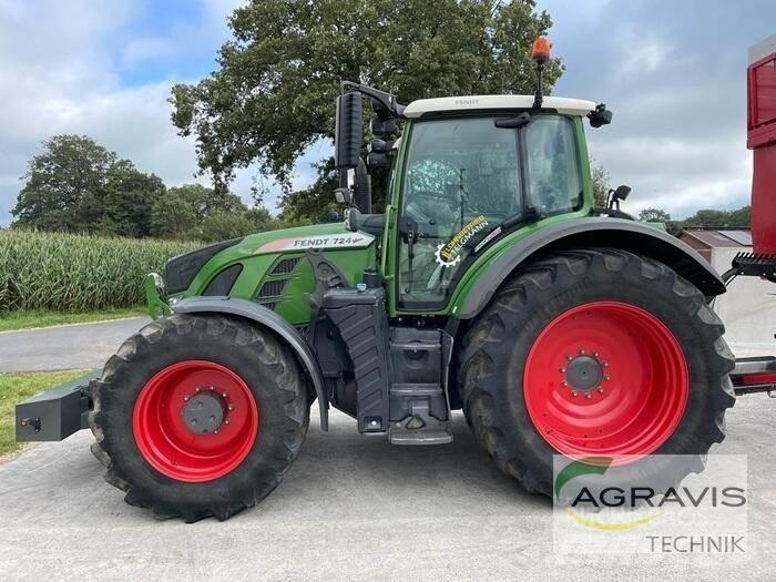 Fendt 724 VARIO S4 Tractoare