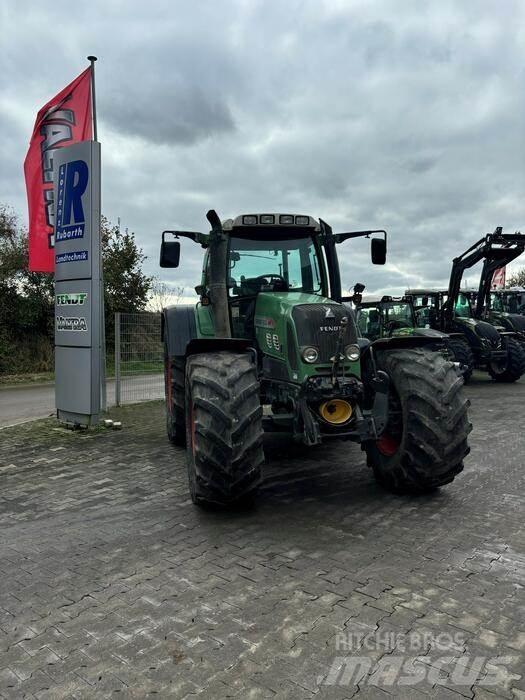 Fendt 820 VARIO Tractoare
