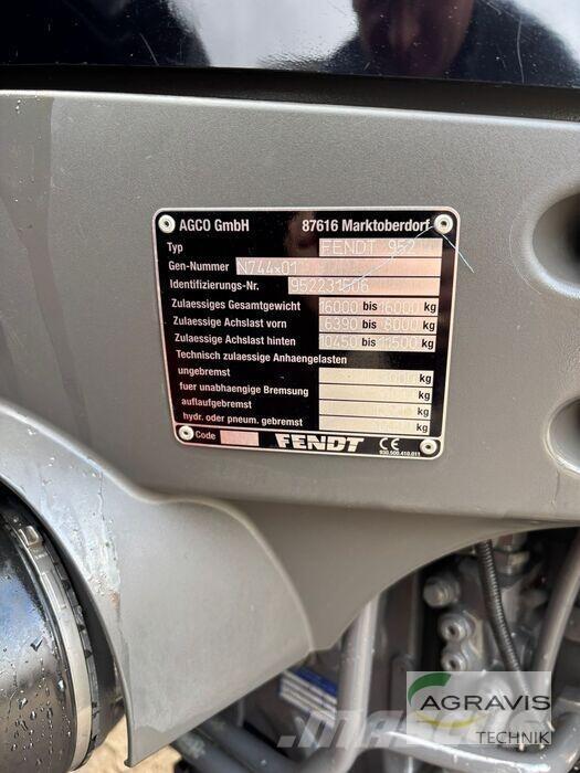 Fendt 933 VARIO S4 Tractoare