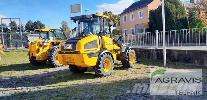 JCB 409 AGRI STUFE V Incarcator pe pneuri