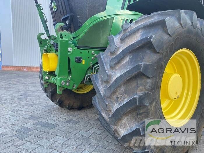 John Deere 6215 R Tractoare