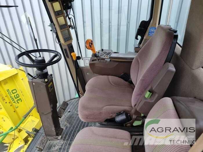 John Deere 7400 Forajere cu autopropulsare