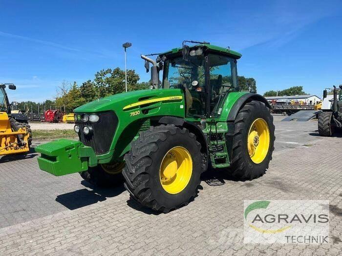 John Deere 7830 Tractoare