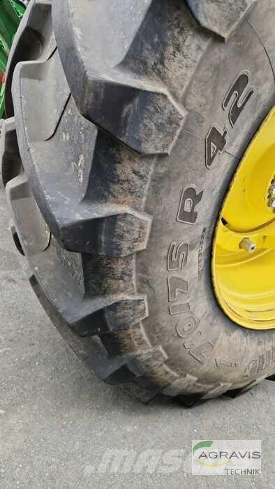 John Deere 8R 310 Tractoare