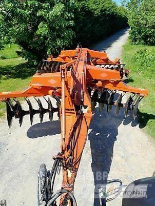 Kuhn XM32 Grape